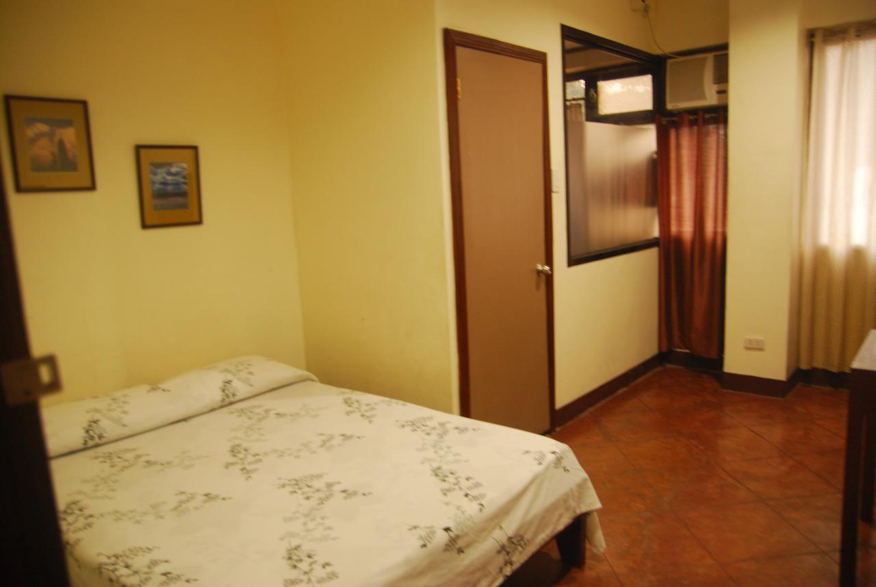 Centro Mactan Suites Isla de Mactán Exterior foto
